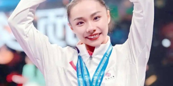 体操女神芦玉菲：比刘璇还美，25岁悄然成妈妈，孩子父亲竟是他！|全运会|亚运会|运动员|赛场|粉丝_新浪体育_新浪新闻